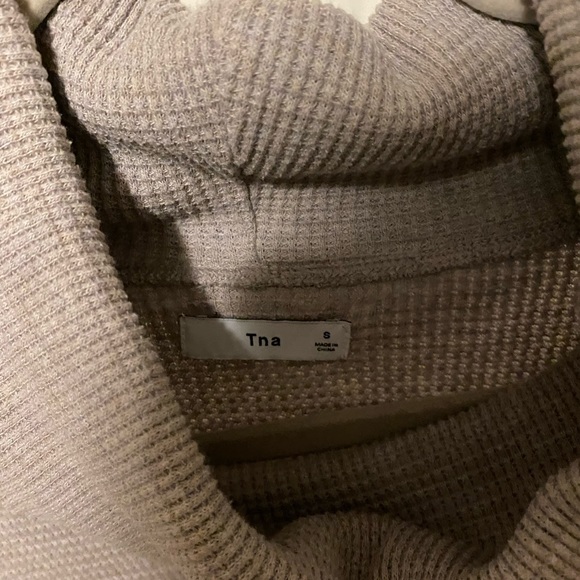 TNA/Aritzia Cowlneck thermal sweater. Size: Small. Colour: Lavender/gray. - Picture 8 of 9